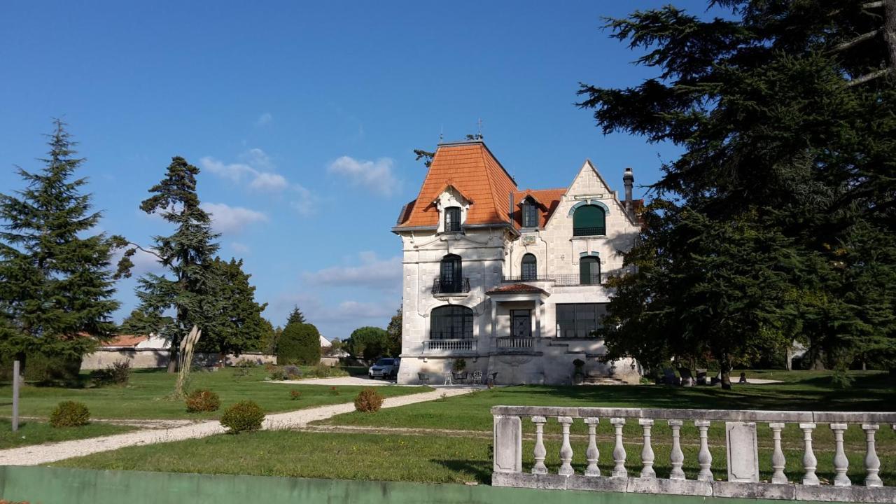 Villa Claude Коняк Екстериор снимка