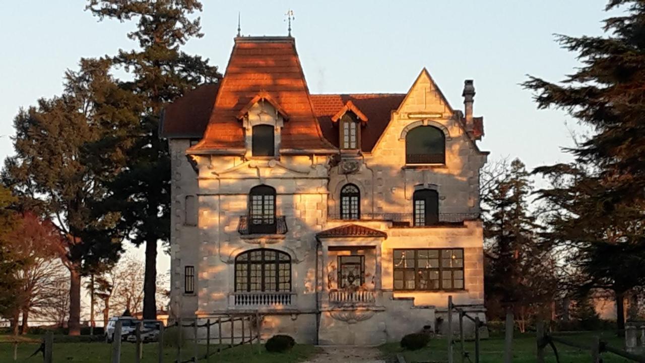 Villa Claude Коняк Екстериор снимка